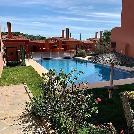 De Dos Y Un Bano Con Piscinas Y Jardines Cercano A La Playa * إِستيبونا