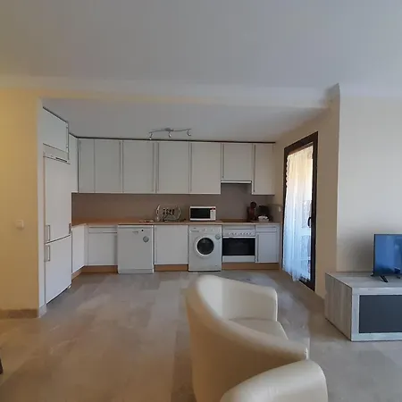 De Dos Y Un Bano Con Piscinas Y Jardines Cercano A La Playa إِستيبونا