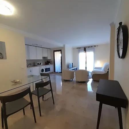 De Dos Y Un Bano Con Piscinas Y Jardines Cercano A La Playa Hotel apartamentowy